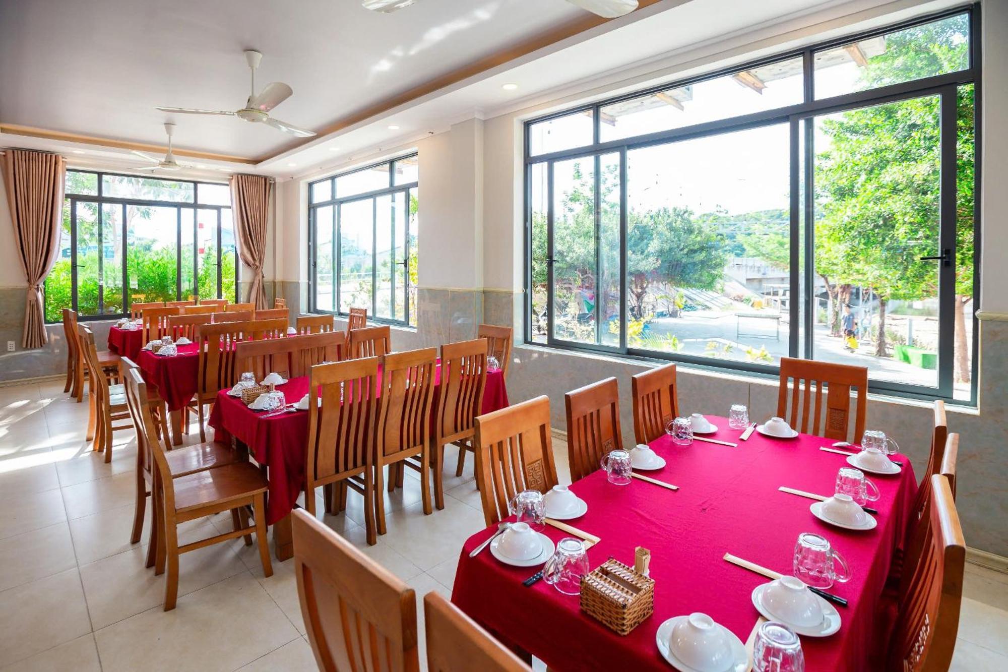 Chau Gia Hotel Vĩnh Hy Buitenkant foto