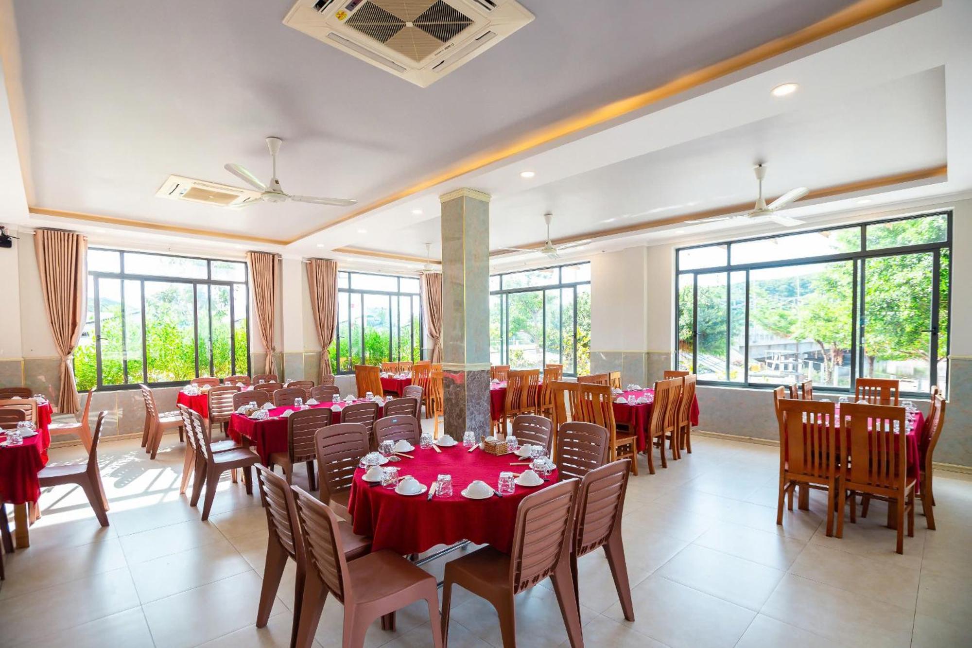 Chau Gia Hotel Vĩnh Hy Buitenkant foto