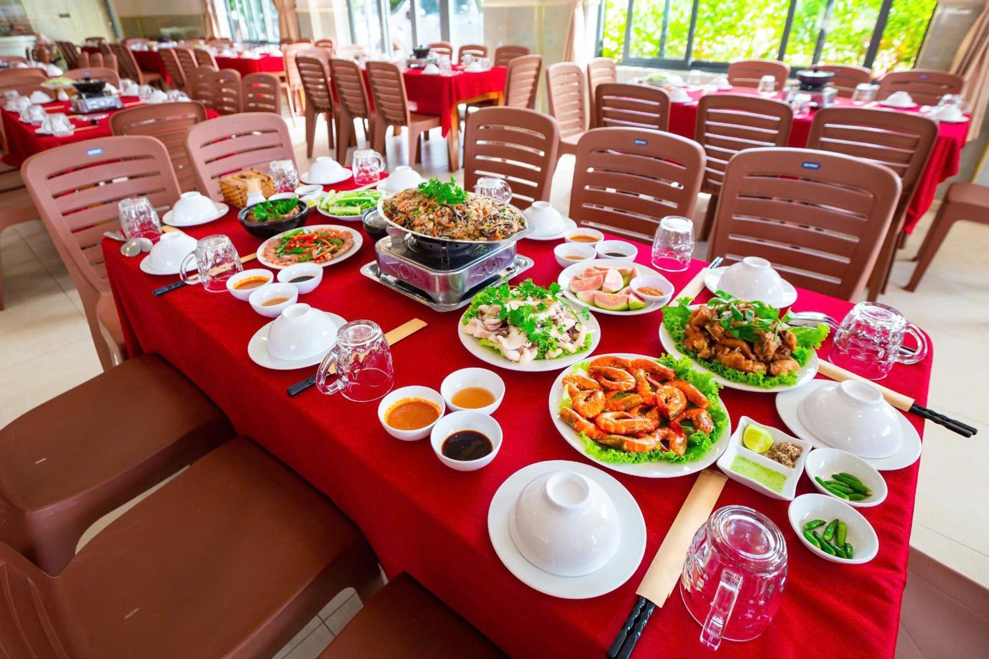 Chau Gia Hotel Vĩnh Hy Buitenkant foto